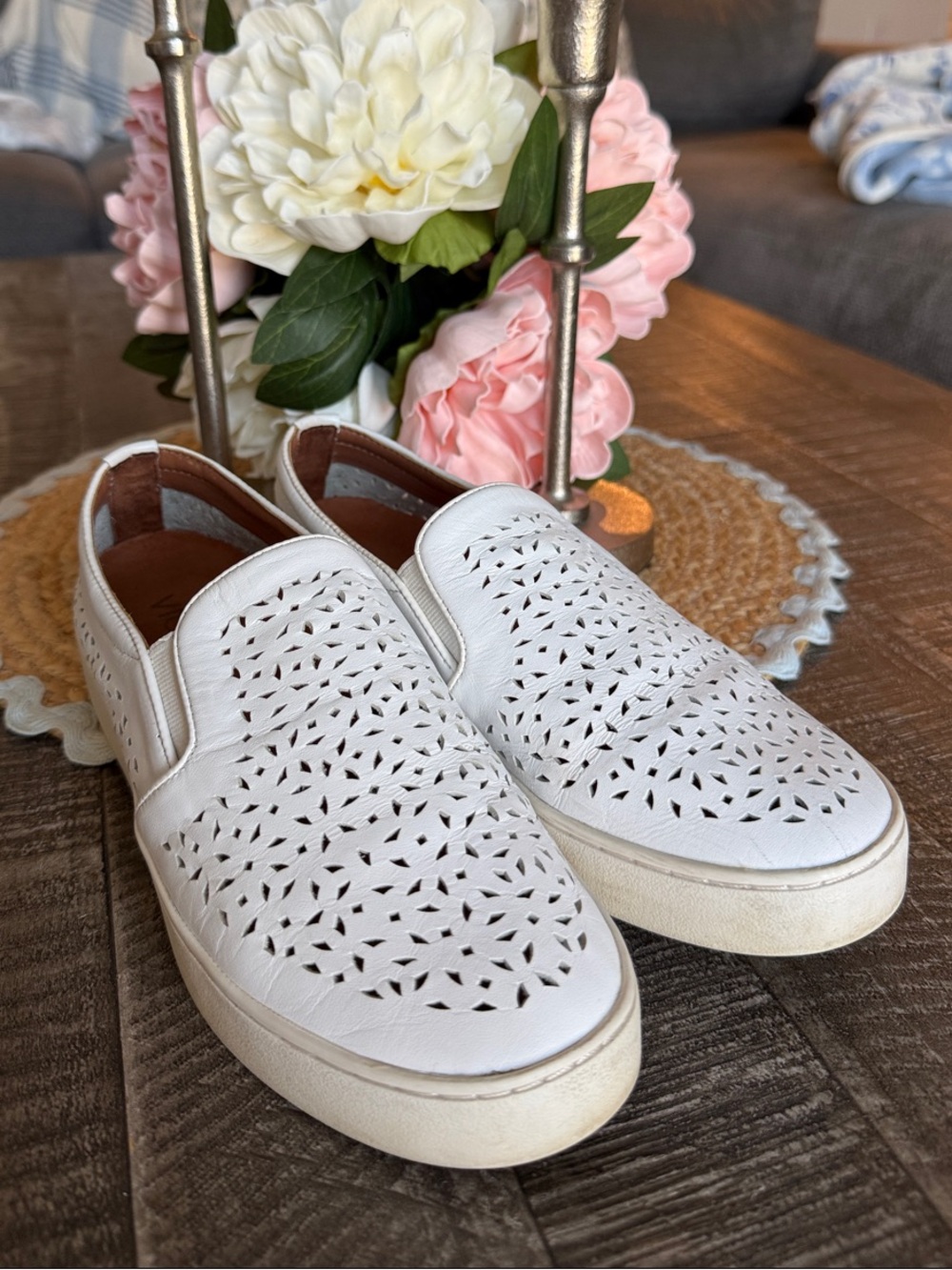 Vionic White Perforated Slip-On Sneakers W6.5